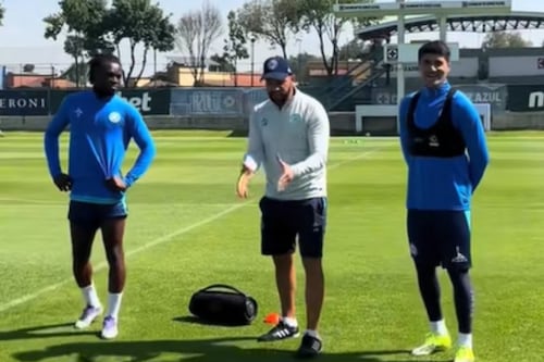 ¡Con BAILE y ruido de locomotora! Así fue la INICIACIÓN de Nico Ibáñez y Christian Ebere en Cruz Azul