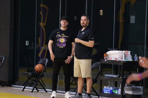 LA Lakers despiden a Joey y Jesse, hijos del legendario propietario Jerry Buss