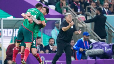 Hans Westerhof ve a Luis Chávez como el sucesor natural de Edson Álvarez en el Ajax.
