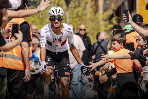 Isaac del Toro recupera posiciones y se mete al TOP 10 tras Etapa 2 de la Vuelta al País Vasco 2026