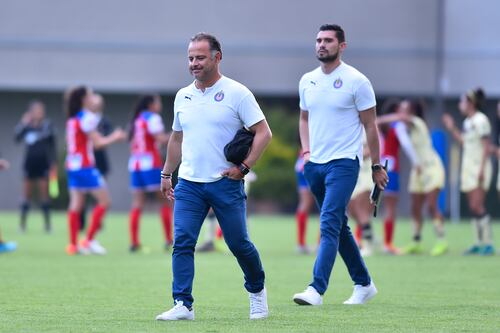 Detallan conductas inapropiadas de entrenador de Chivas Femenil cesado en 2020