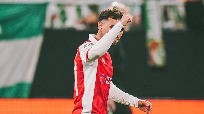 Fidalgo es ELIMINADO de Europa League: Betis hace el RIDÍCULO al pasar de un 2-0 a PERDER 2-4 (VIDEO)