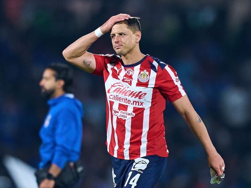 ‘Chicharito se equivocó en venir a Chivas’; en La Última Palabra responsabilizan al goleador