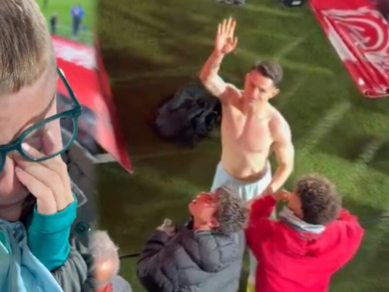 ¡Ya es ídolo! Niño rompe en LLANTO tras recibir el jersey de Álvaro Fidalgo (VIDEO)