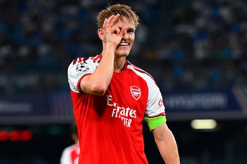 ¡Con un GOLAZO de Martin Ødegaard! Arsenal aplasta al Napoli en la Champions League (VIDEO)