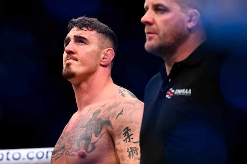 Peleador Tom Aspinall de UFC sufre extraña enfermedad en los ojos tras brutal piquete en pelea