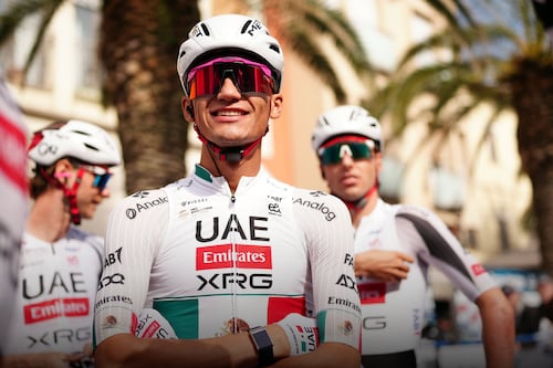 Isaac Del Toro RECUPERA liderato del Tirreno-Adriático 2026 tras INCREÍBLE ataque en la quinta etapa