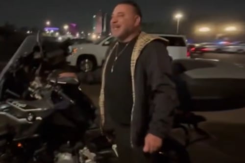 Cosas de Liga MX: Fan le pide a Antonio Mohamed que se tome una FOTO... ¡con su MOTO! (VIDEO)