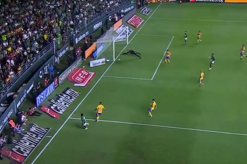 ¡León vacuna a los Tigres en 7 minutos! Nahuel Guzmán se come disparo de Stiven Mendoza (VIDEO)