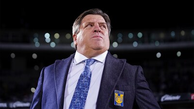Miguel Herrera aseguró que Gerardo Martino sólo está toqueteando jugadores.