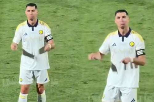 ¡Bailó e hizo GESTOS! Así reaccionó Cristiano Ronaldo cuando fans rivales corearon a MESSI (VIDEO)