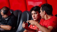 Gilberto Mora reaccionó a aficionado que le mostró la playera del Liverpool (VIDEO)