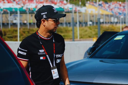 Checo Pérez SUFRE con el volante y saldrá desde la ÚLTIMA FILA en Sprint del GP de Países Bajos
