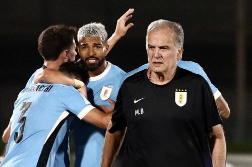 ‘Logró la titularidad en América y no es sencillo’; Bielsa se ‘desvive’ por Aguirre tras debut con gol en Uruguay