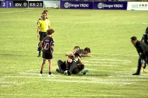 ¡Messi es DERRIBADO tras invasión de aficionados! Inter Miami gana amistoso en Puerto Rico (VIDEO)