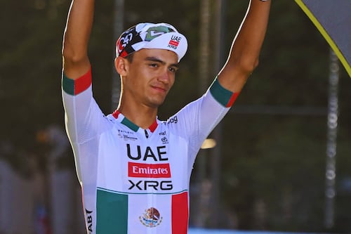¡AMARRAN a su figura mexicana! Isaac del Toro RENUEVA con UAE Team Emirates hasta 2031