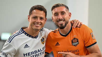 Héctor Herrera reconoció que Hernández tiene ganado su lugar en el Tri