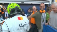 ¡Le dieron varios GOLPES! Así celebró McLaren y el papá de Lando Norris su Pole Position en el GP de Mónaco (VIDEO)