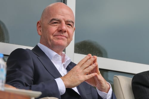 Infantino bromea: ‘Si alguien paga 2 millones por un boleto del Mundial, yo mismo le llevo hot dog y refresco’