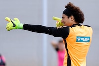 Guillermo Ochoa elige las mejores atajadas durante su paso por LaLiga de España (VIDEO)