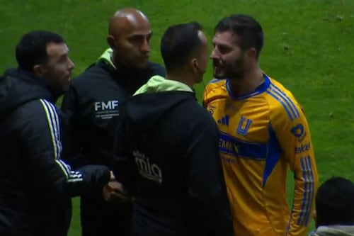 ¡André-Pierre Gignac se calentó con el árbitro Luis Enrique Santander en la Final! (VIDEO)