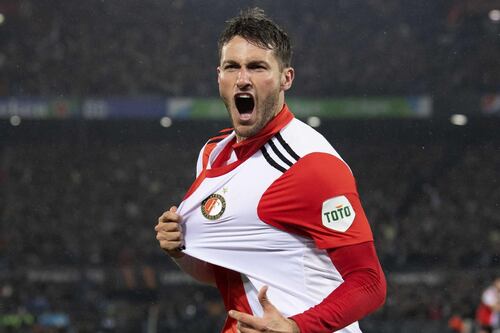 ¡Directo a España! Santiago Giménez podría salir del Feyenoord para llegar al Sevilla de ‘Tecatito’