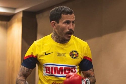 Chito Vera se prepara para combate de UFC con playera del América en honor a Chucho Benítez
