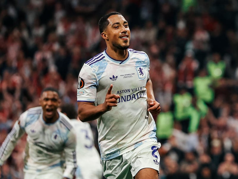 ¡Uno de tres! Aston Villa aplastó al Friburgo en la Final y se coronó campeón de la Europa League