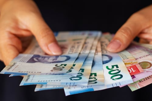 ¿Vas a recibir Aguinaldo en 2025? Calcula cuánto te deben pagar este fin de año y la fecha límite