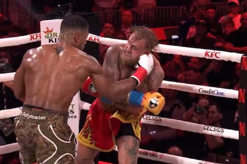 En DESLUCIDA pelea, Anthony Joshua derrota por KO a Jake Paul, quien se cansó de ir a la lona (VIDEO)