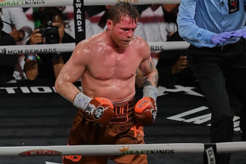 Canelo Álvarez rechazó participar en pelea por título supermedio de FIB, según reportes