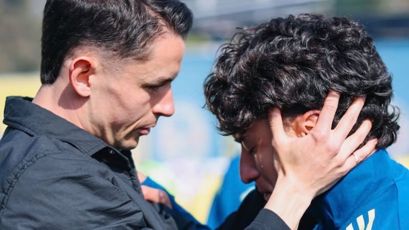 Alejandro Zendejas LLORÓ al despedirse de Álvaro Fidalgo; el Maguito se fue a España (FOTOS)