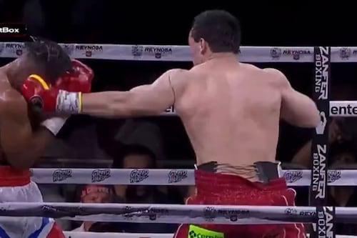 Julio César Chávez Jr. noquea a John Caicedo; sigue ganando peleas tras salir de prisión