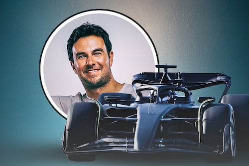 Checo maneja un Ferrari negro 2023 en las PRIMERAS PRUEBAS de Cadillac rumbo a la F1 2026