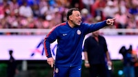 ‘No necesitamos más fichajes’; Gabriel Milito confía a ciegas en sus Chivas, pese a debut con derrota