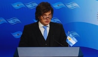 Presidente de Argentina lamentó festejo de jugadores con pancarta de las Malvinas: ‘Error inadmisible’