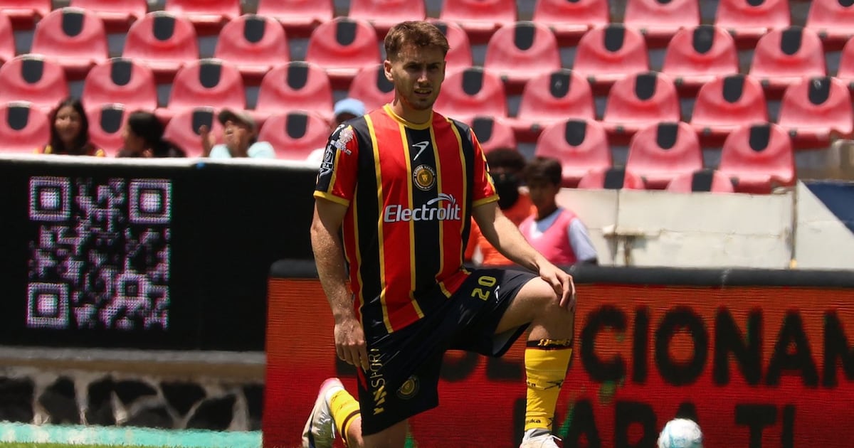Protesta silenciosa en el Jalisco: Leones Negros detiene el juego ante Piratas por la supresión del ascenso