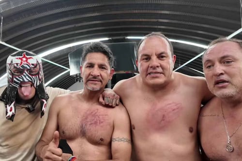 Cuauhtémoc Blanco y ex figuras del América recibieron ‘pierrotazos’ de Penta, luchador de WWE | VIDEO