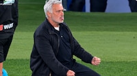 ¿Les sacó la lengua? Singular festejo de Mourinho tras gol del triunfo en el Barcelona-Real Madrid (VIDEO)