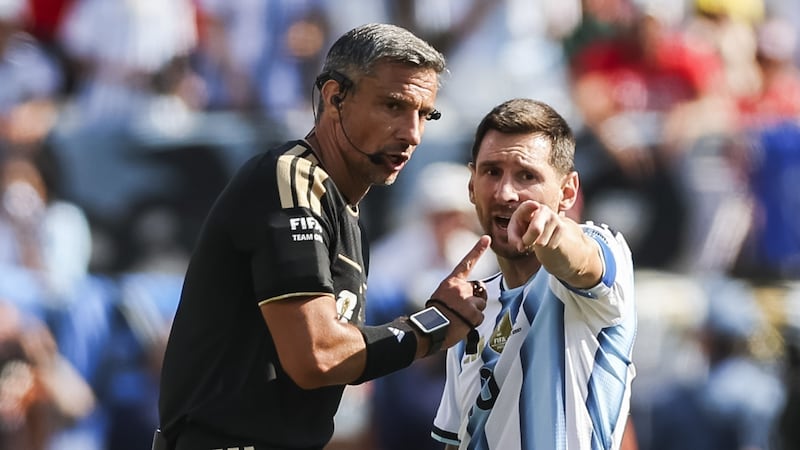 ‘Messi, contrólalo’: Revelan CURIOSA petición del árbitro de la Final del Mundial 2026 a Lionel