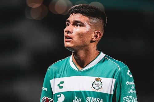 ‘Hay que anularlos con faltas’: Santos reveló su plan para detener a Chivas en Liga MX