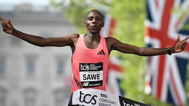 Sabastian Sawe hace historia: Primer corredor que completa un maratón en menos de DOS HORAS
