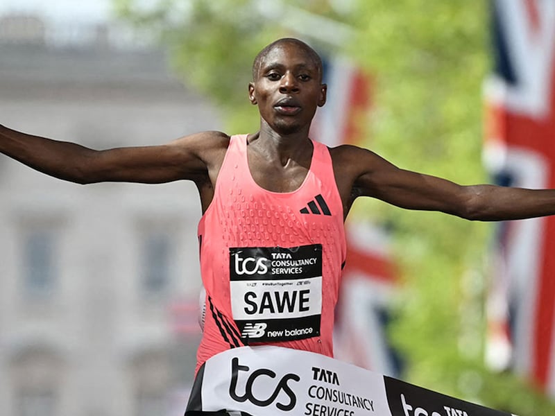 Sabastian Sawe hace historia: Primer corredor que completa un maratón en menos de DOS HORAS