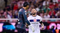 ¡Mundialistas ‘liquidaron’ a Chivas! Alexis Vega y Gallardo dieron triunfo al Toluca de visita en el debut