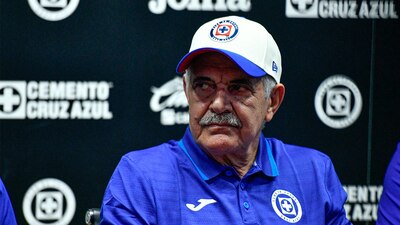 Ricardo Ferretti arrancó con triunfo su etapa como DT de Cruz Azul.