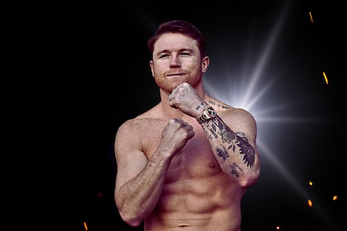 Canelo ENTRENA de nuevo tras operación de codo en octubre, mientras analiza siguiente golpe en 2026