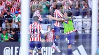 ¡Chivas recuperó la memoria! Derrotó a Seattle dando un juegazo, aunque se lesionó Bryan González