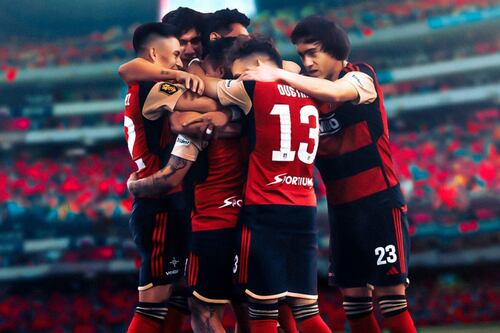 Peluche Caligari puso a sufrir a Pio; el equipo español cayó en el Azteca