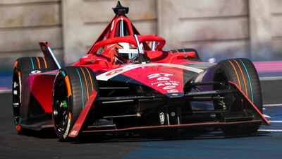 El piloto británico se impuso con claridad al favorito Lucas Di Grassi.