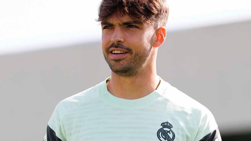 ‘Pregunten a Arbeloa’; Raúl Asencio señala pocos minutos en Real Madrid, entre versiones de una pelea